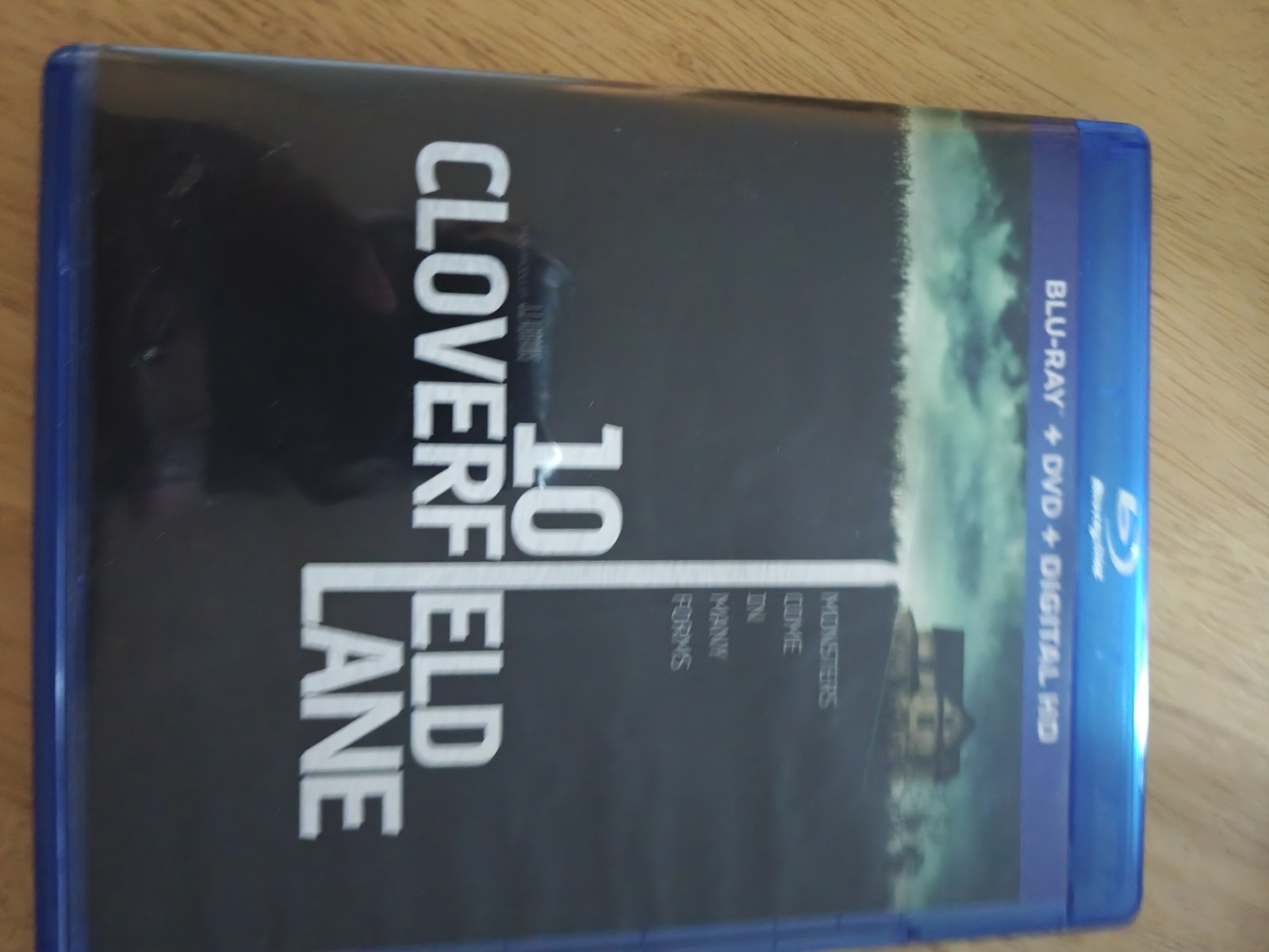 10 Cloverfield Lane (Blu-ray With Digital Code, 2016)
