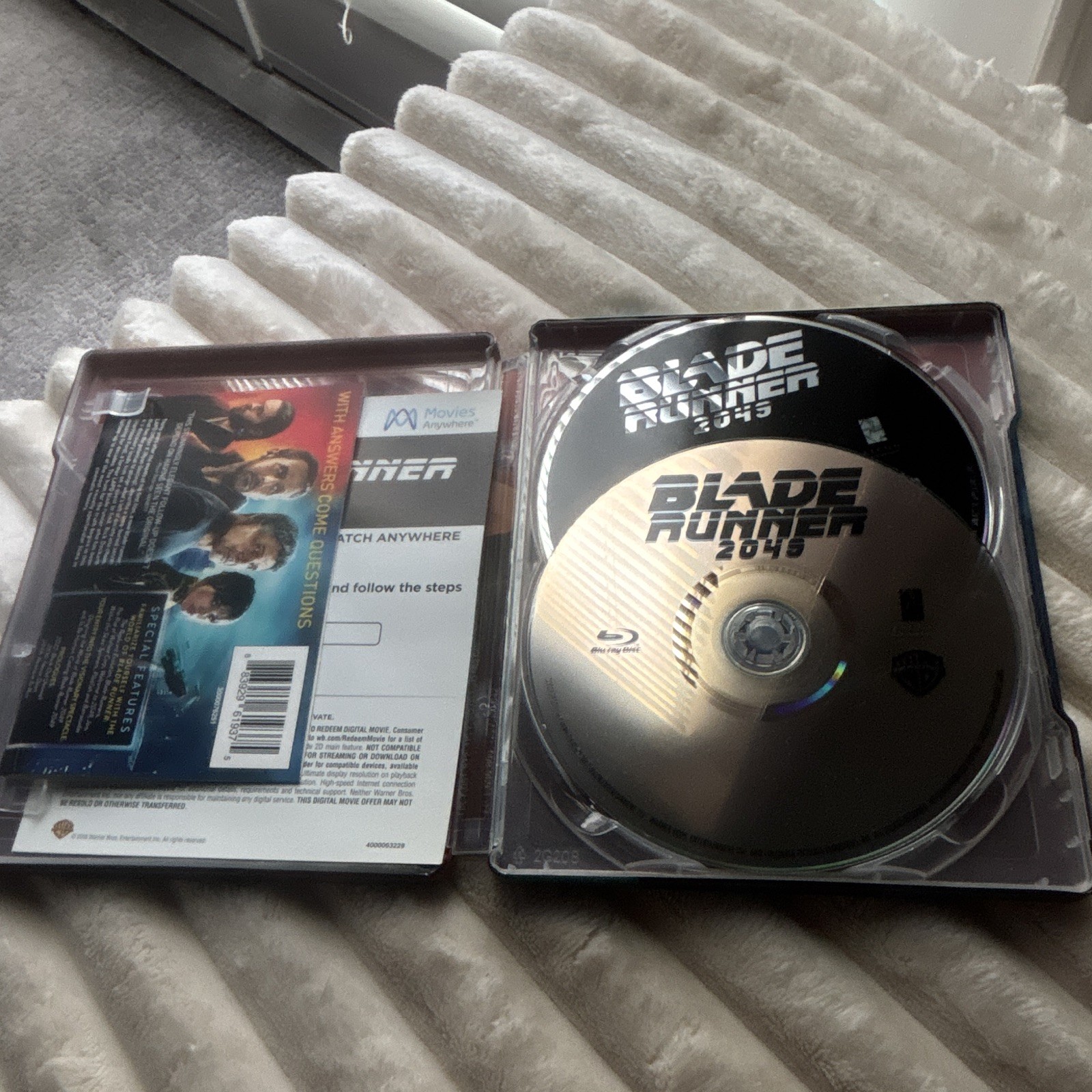 Blade Runner 2049 Blu-ray DVD Set with Ryan Gosling, Harrison Ford, Jared Leto