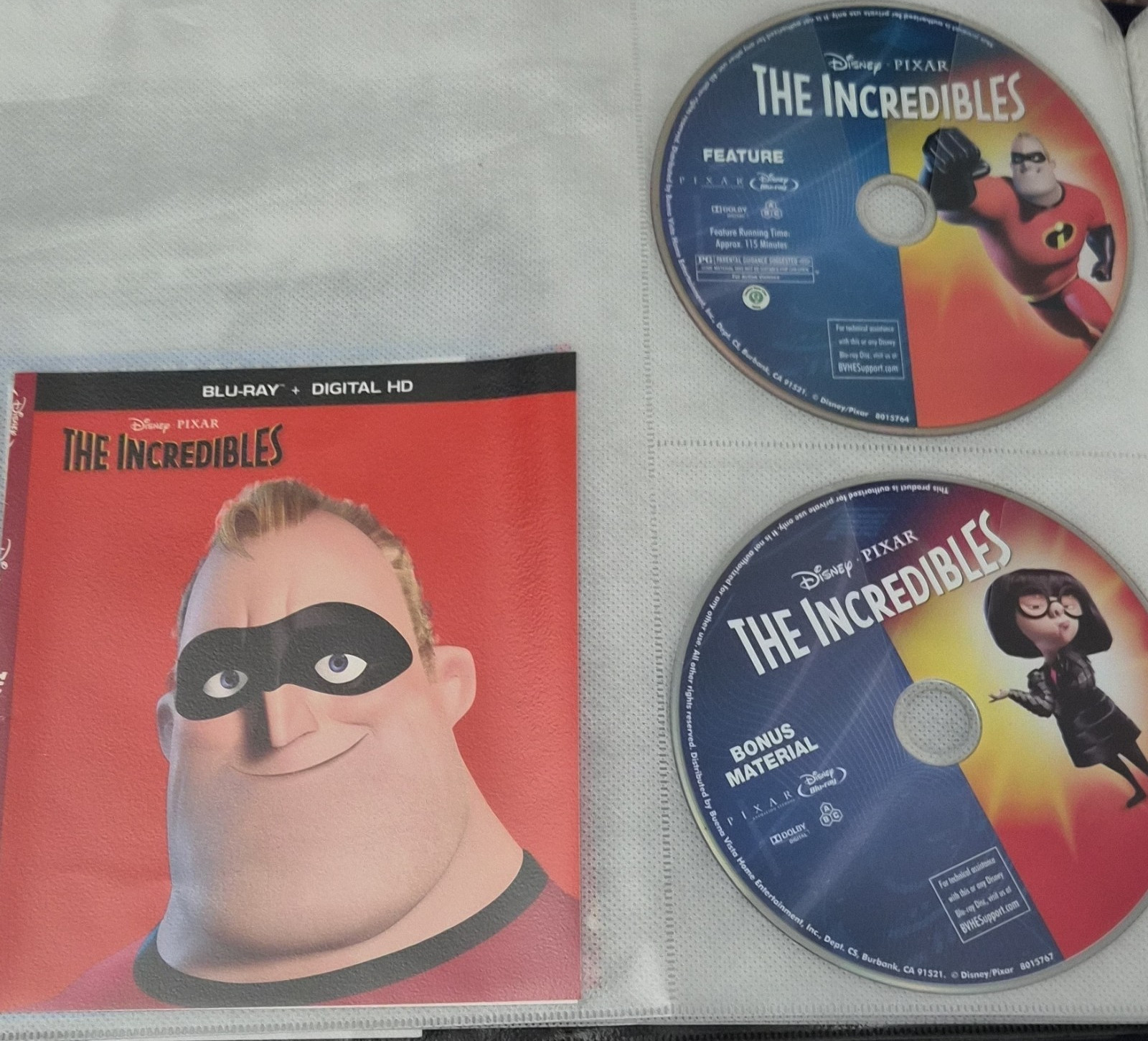 Disney Pixar The Incredibles Blu-ray + Digital HD w/ Bonus Material 115 min