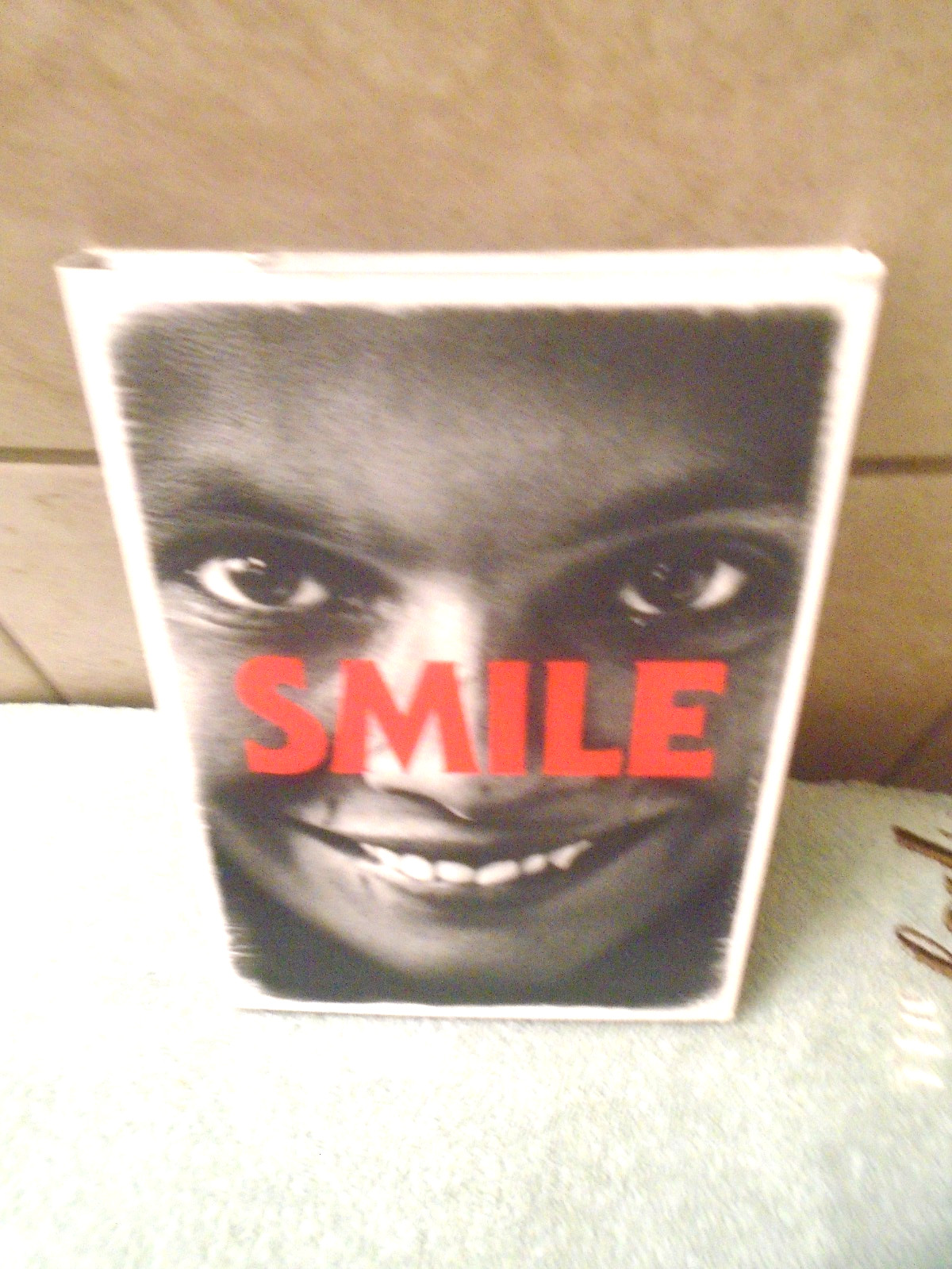 Smile (DVD, 2022)