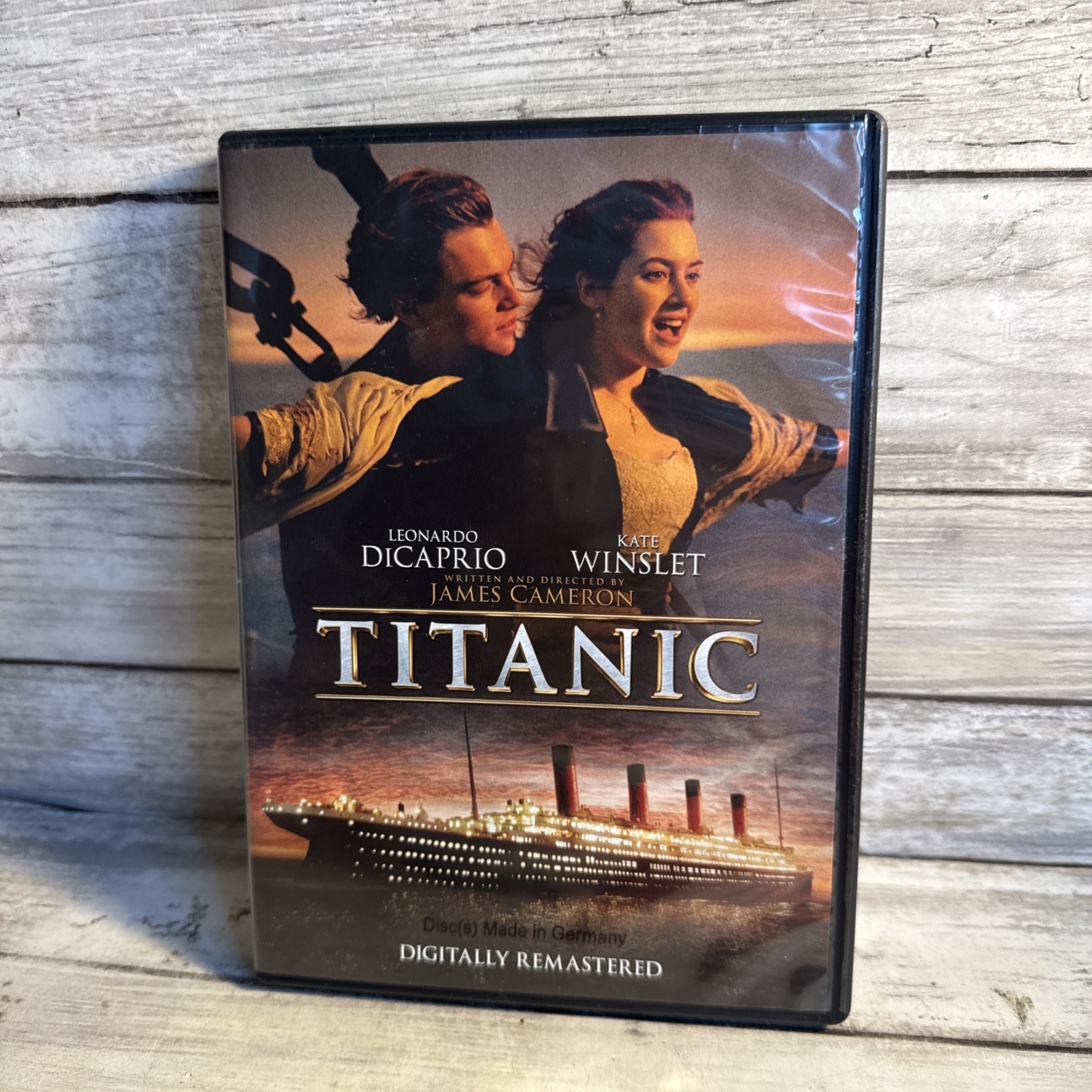 Titanic DVD 1997 Digitally Remastered James Cameron Leonardo DiCaprio Mint Disc