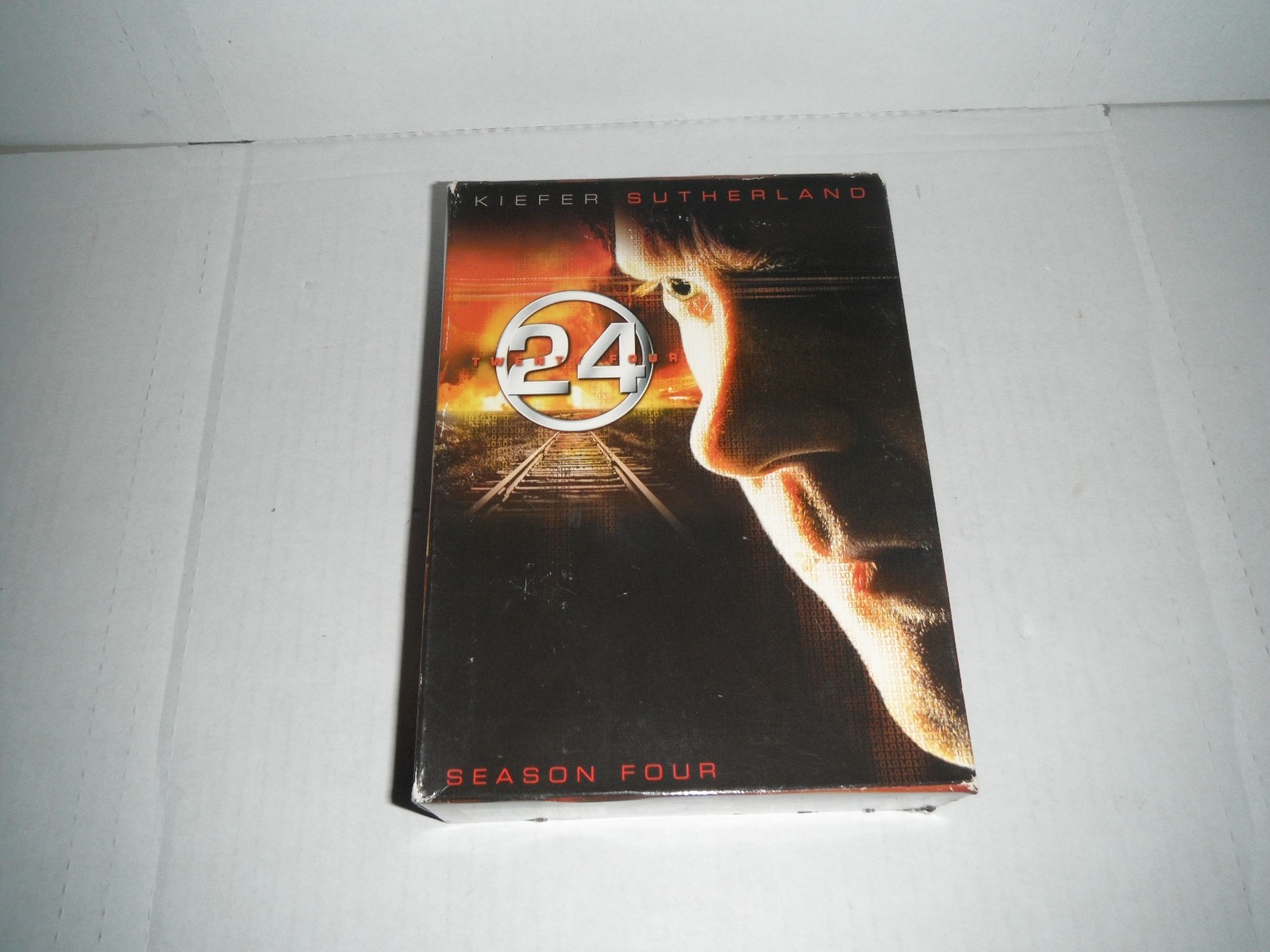 24 – Season 4 (DVD, 2009, 7-Disc Set) Kiefer Sutherland Exclusive Bonus Footage