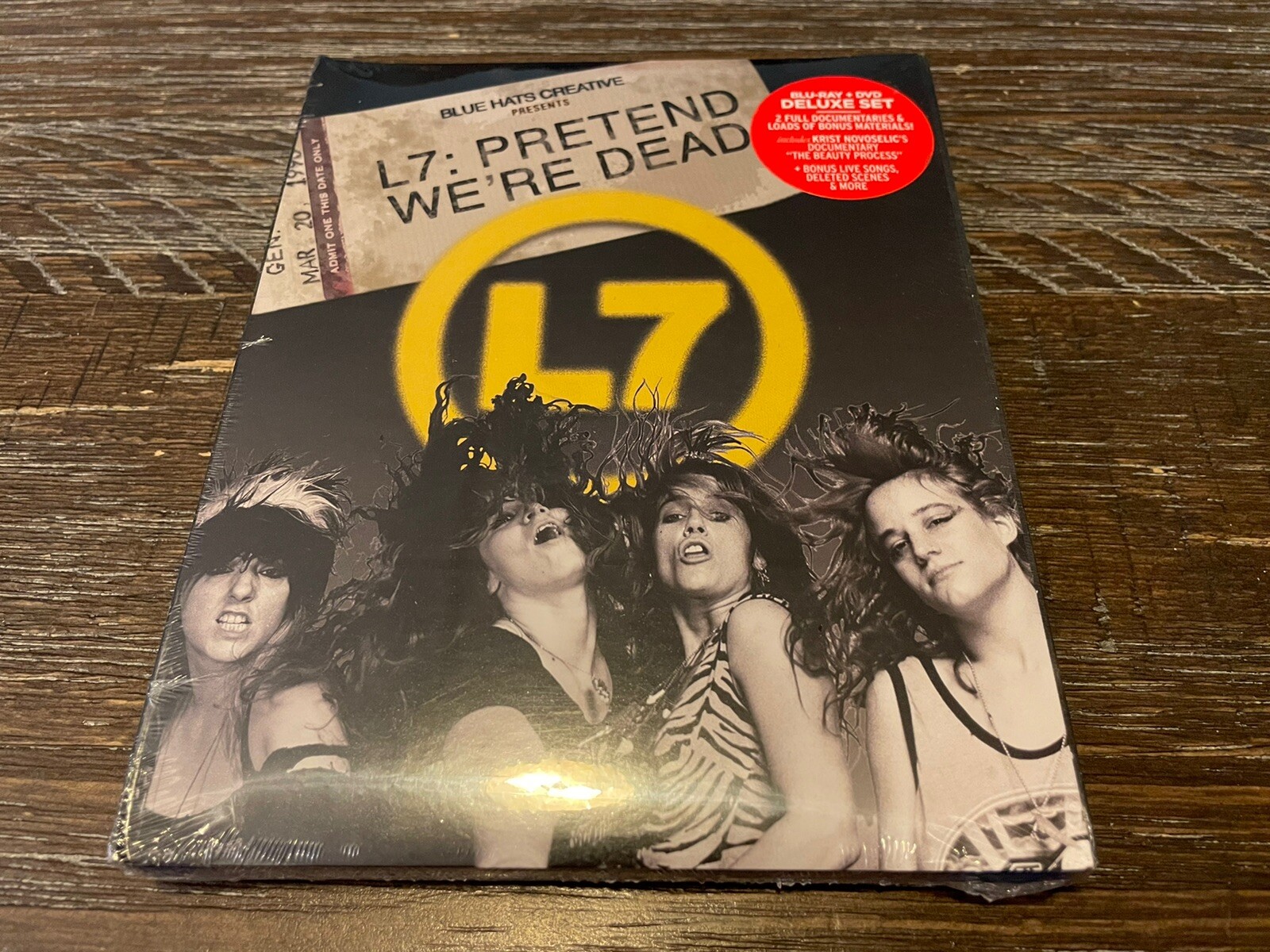 L7 – Pretend We’re Dead (Blu-ray + DVD, MVD Visual, 2017)