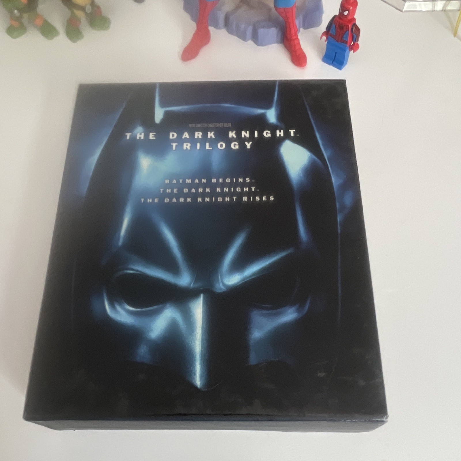 The Dark Knight Trilogy Blu-ray Box Set + Book Nolan Bale Ledger PG-13 2012