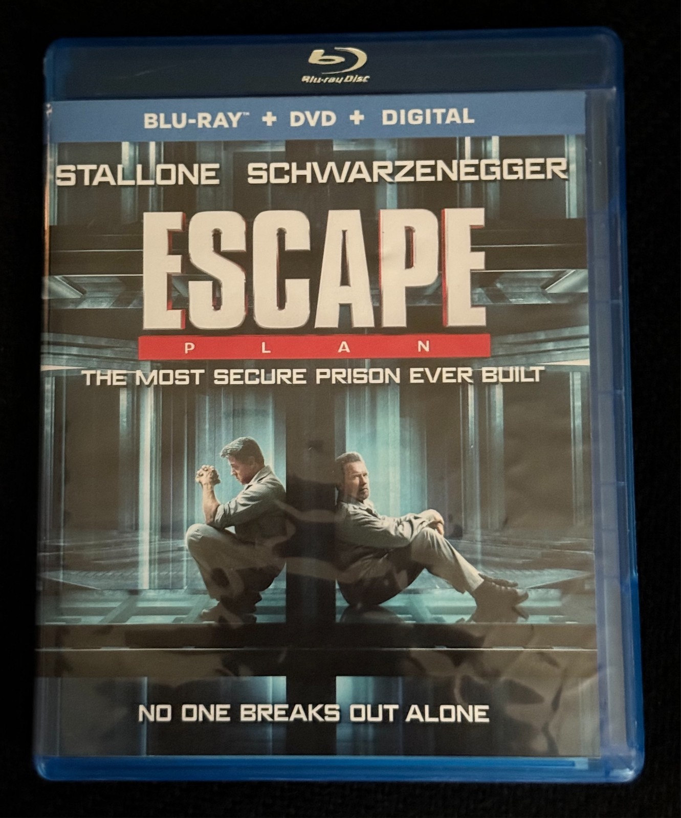ESCAPE PLAN …BluRay/Dvd LIKE NEW Digital included (See Description)