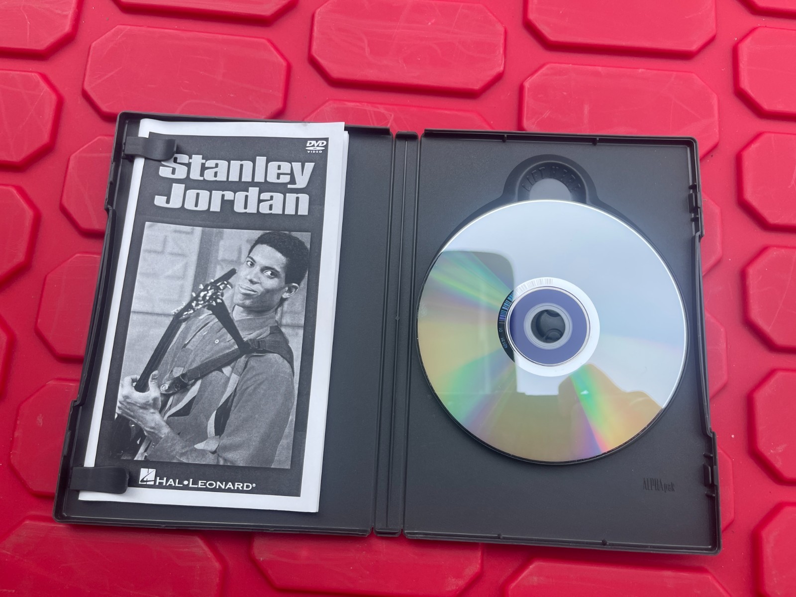 Stanley Jordan Instructional DVD for Guitar – DVD Hal Leonard 2005